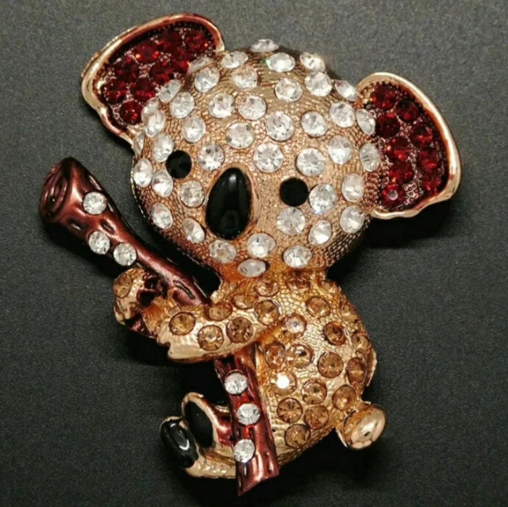Beautiful! Crystal Koala Charm w/Free Chain💞🐨💞